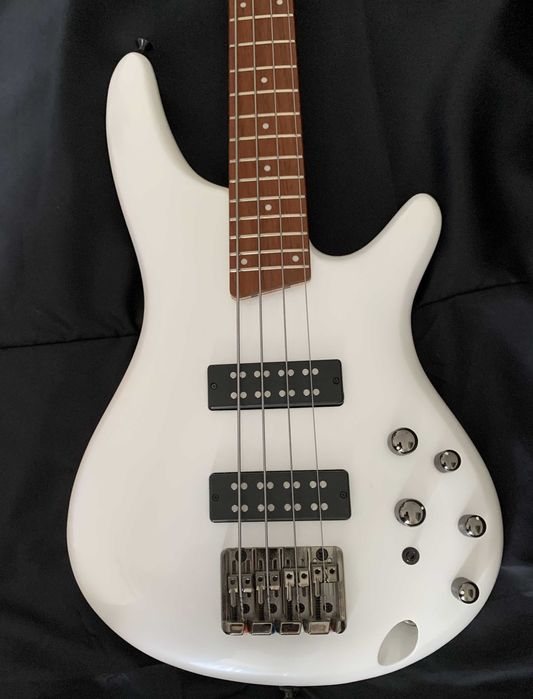 Gitara basowa Ibanez SR300E