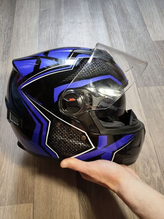 Мото-шлем в очень хорошем состоянии