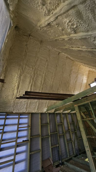 Утеплення Пінополіуретаном(ППУ),Піною, дахів ,каркасні буд, ангарів,