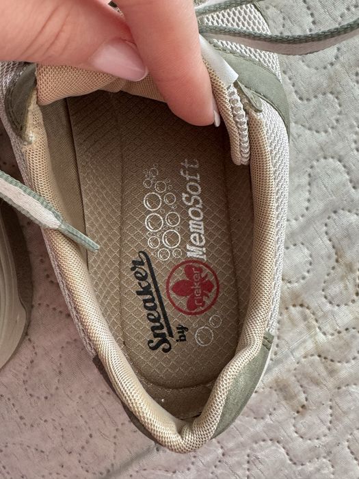 Жіночі шкіряні кросівки rieker 39 розмір