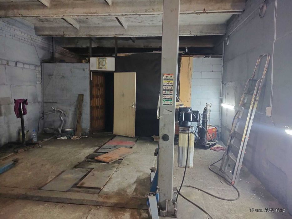 Гараж СТО Техстанція Великий ДВА сусідні Троєщина 11.60х11.40м 132квм