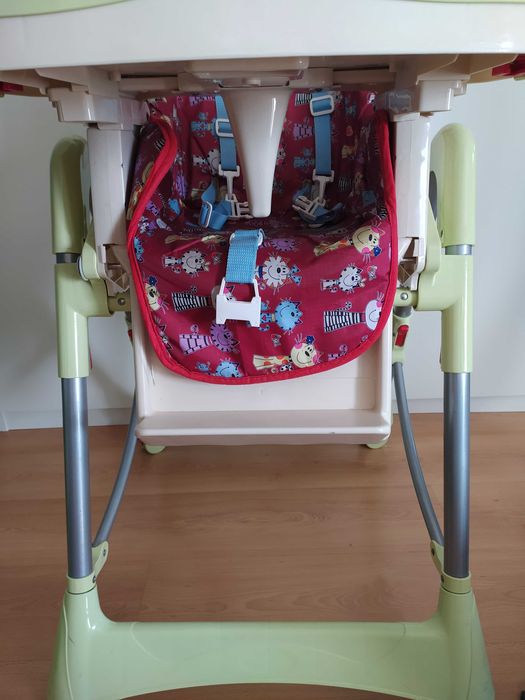 Cadeira de refeições para criança