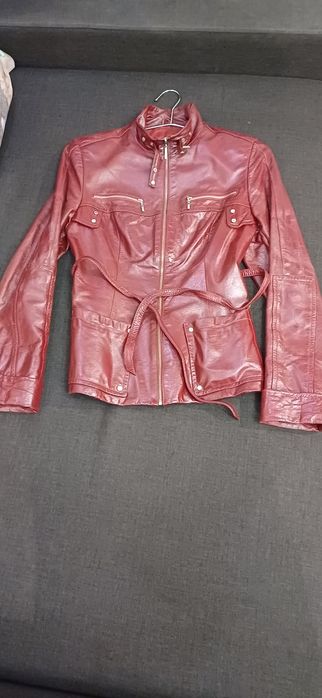 Продам жіночу шкіряну курточку