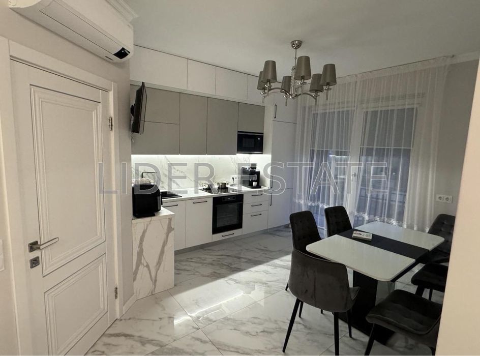 Продам 2-кімнатну квартиру. Р-н Садовий Власний безперебійник,Є світло