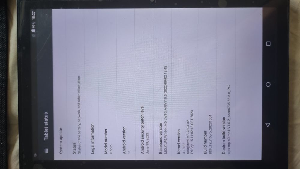 Tablet Android com teclado protetor e keyboard / Android tablet with a protective keyboard case.