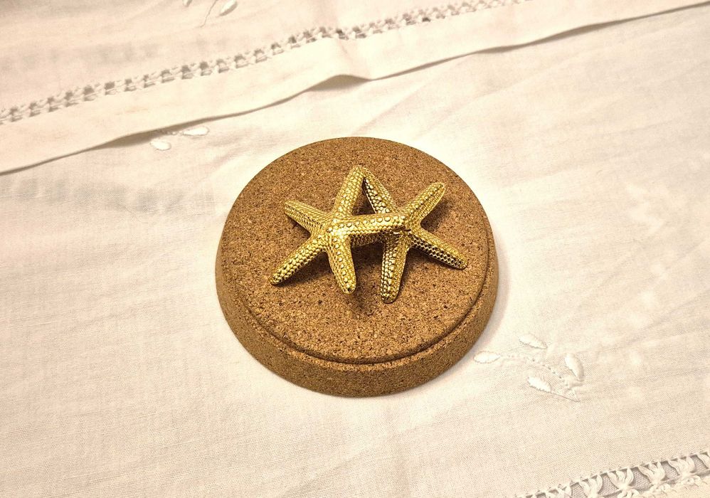 Brincos dourados em forma de estrelas do mar - novos