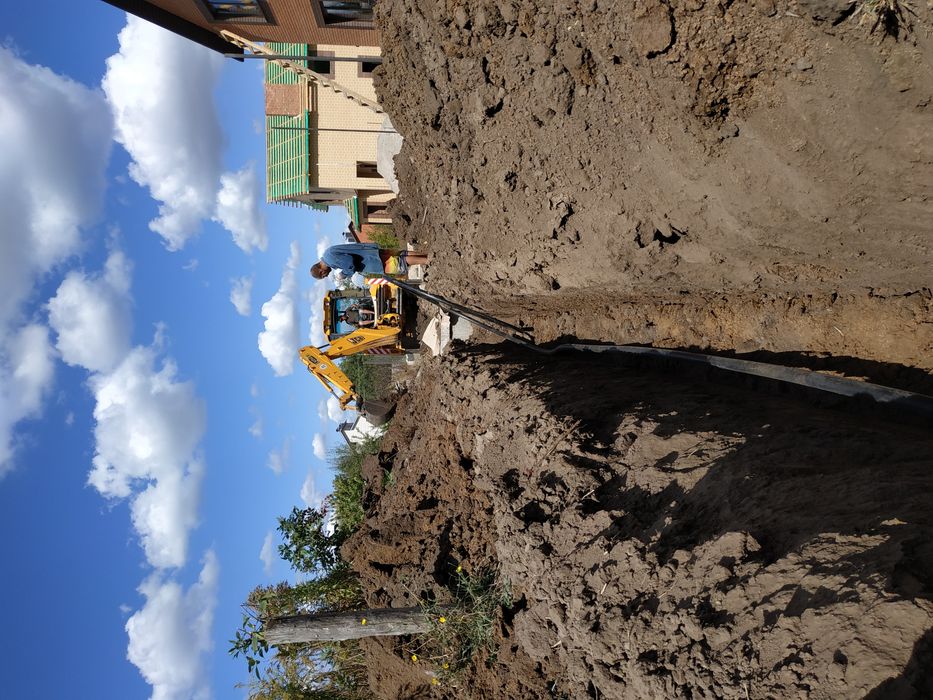 Ручне,та механічне копання траншей,катлаванів, вигрібних ям ,погребів.