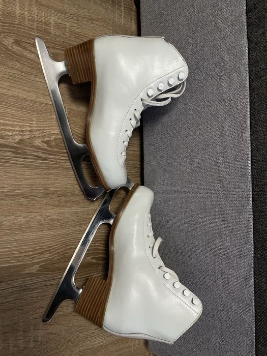 Ковзани фігурні розмір 37