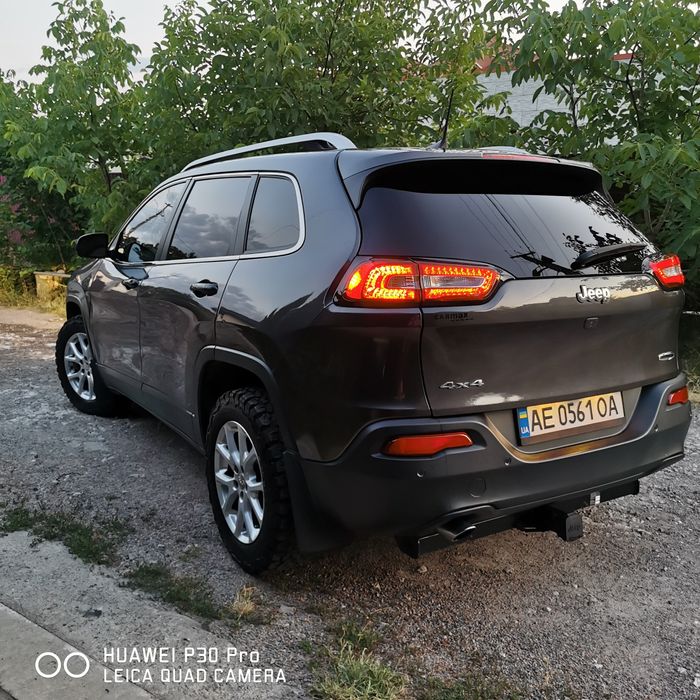 Jeep cherokee повний привід