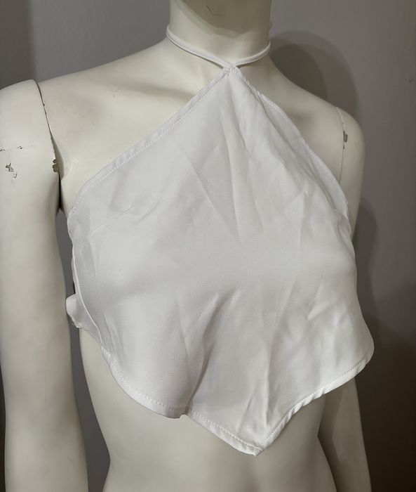 Bialy top z wiązaniem