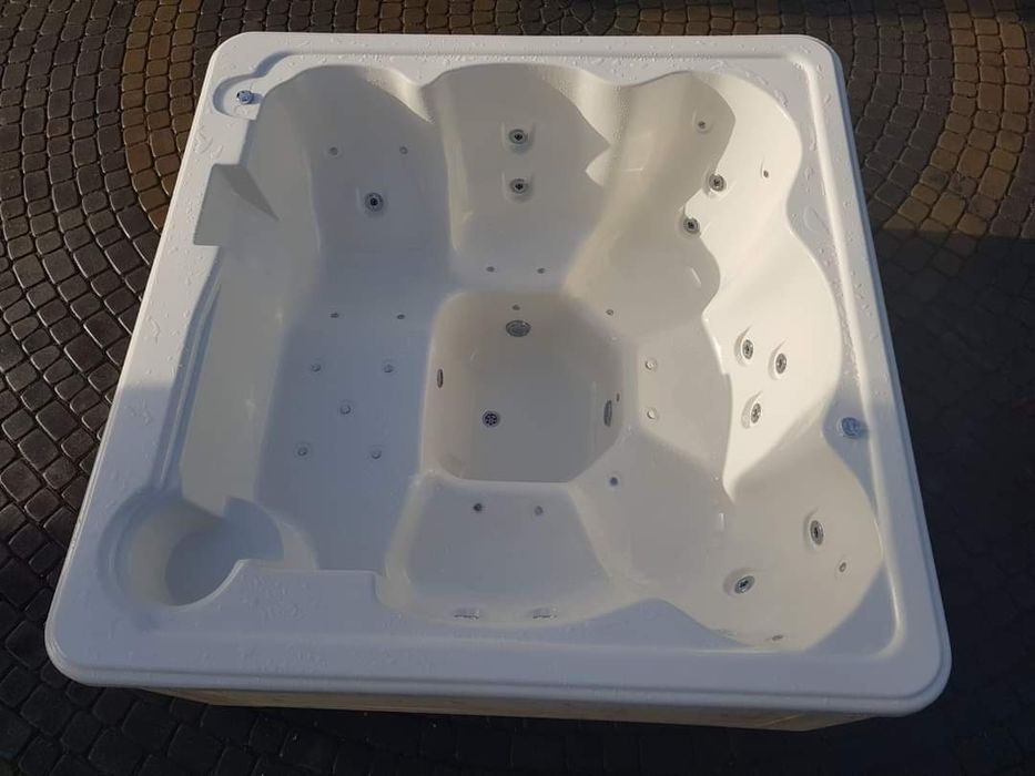 Jacuzzi COMFORT 210 x 210 x 100, 6 osób HYDROMASAŻ Euroline