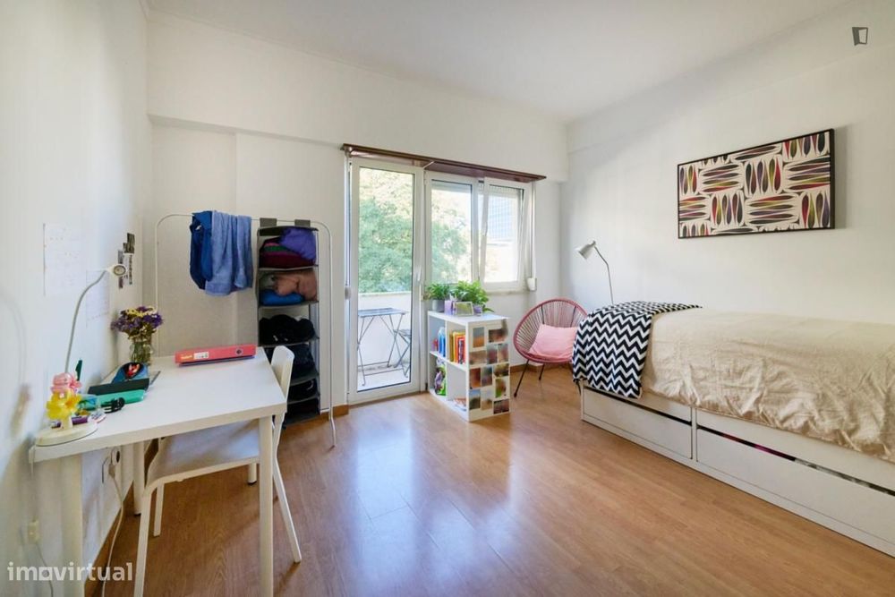 Quarto - localizado em Arroios Lisbon