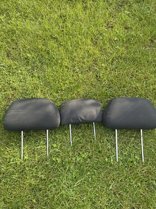 Підголовники заднього сидіння Volvo v40