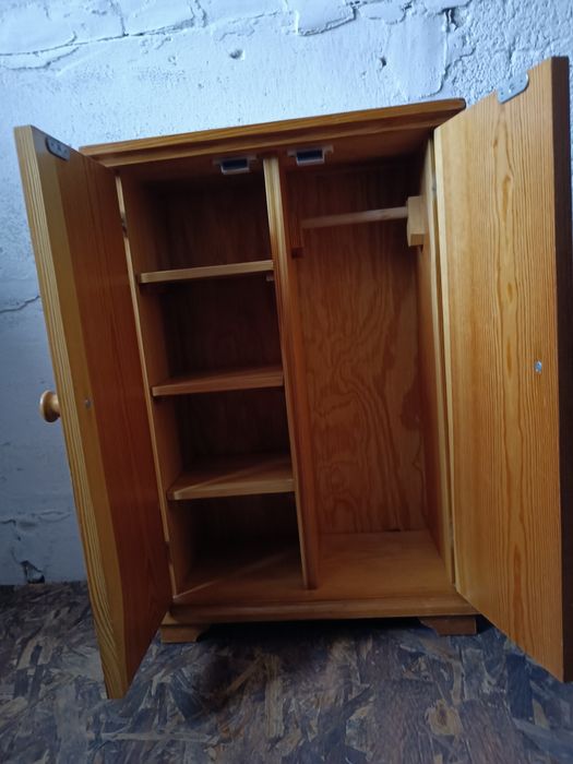 лялькова шафа з натурального дерева