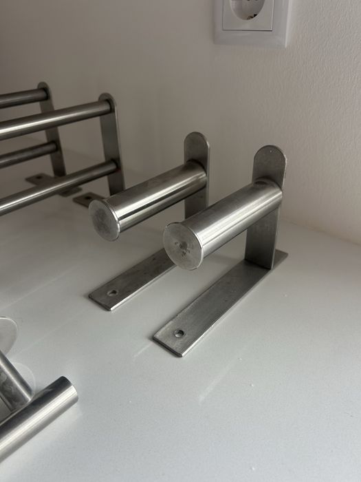 2 Toalheiros e 3 suportes para papel higienico