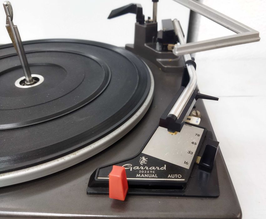 Gira Discos Garrard 2025TC Automatic - A funcionar em pleno