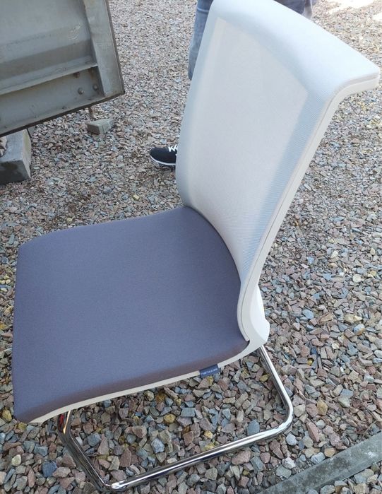 Krzesło biurowe konferencyjne firmy Narbutas - używane meble biurowe