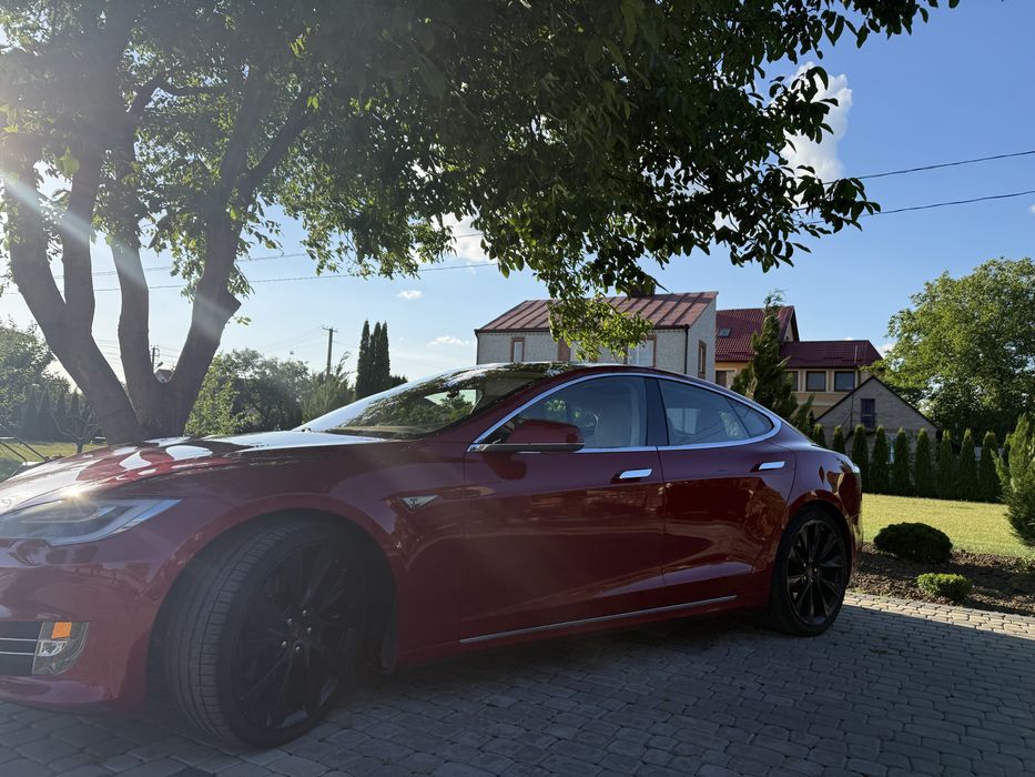 Tesla Model S 2016