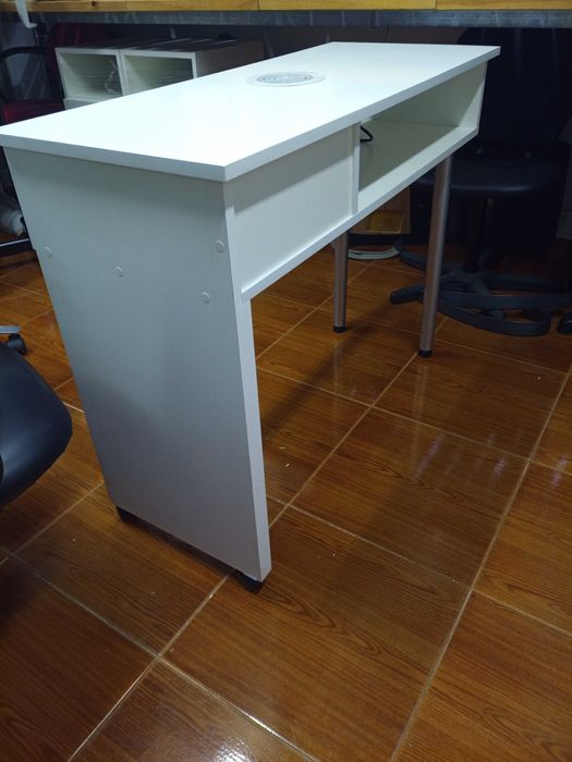 Mesa de manicura com aspiração