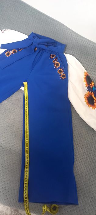 Стильний святковий костюм для дівчинки