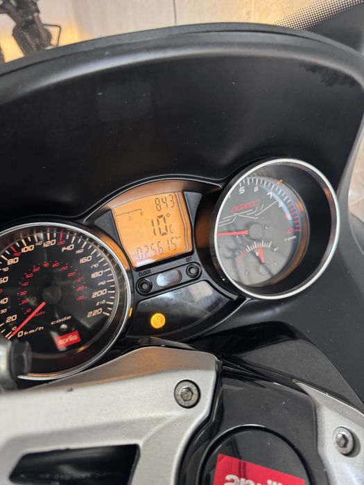 Aprilia srv 850 scooter como nova