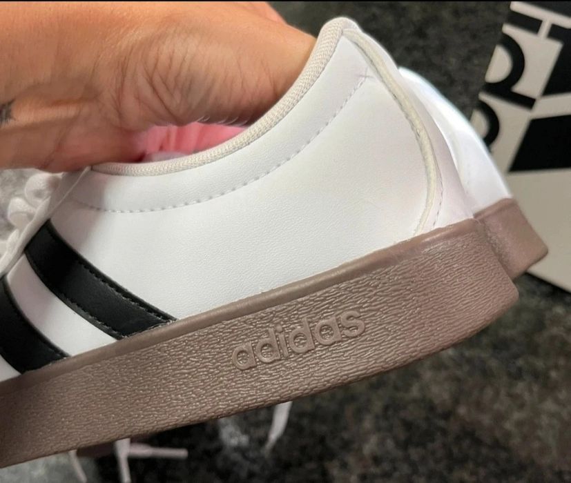 Ténis Adidas  n.40 (novo )