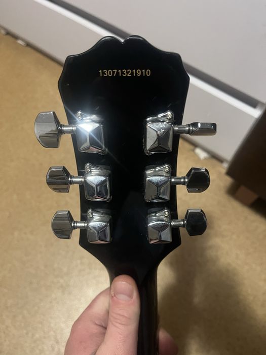 Електрогітара Epiphone Les Paul Junior і комбопідсилювач