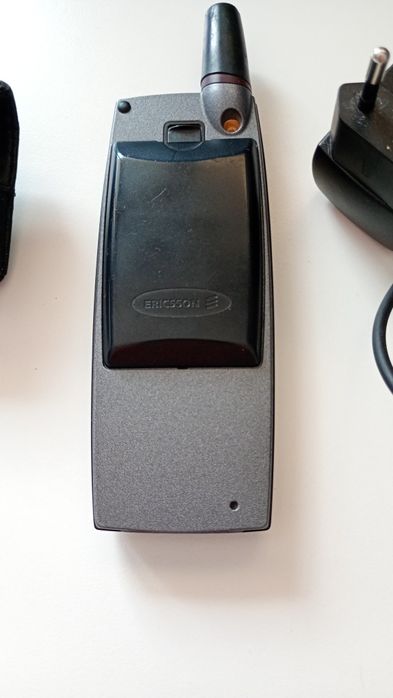 Telefon komórkowy Ericsson r320s