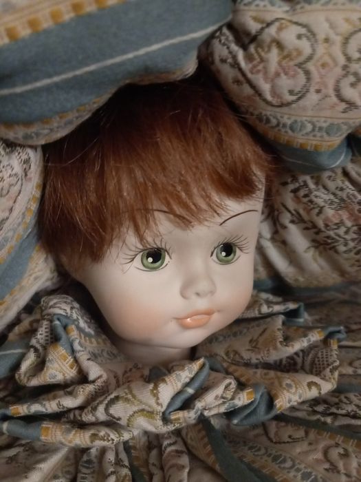 Фарфоровая кукла подушка гобелен