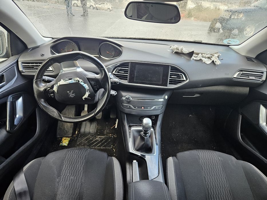 Peugeot 308 II SW 1.2 THP de 2015 para peças