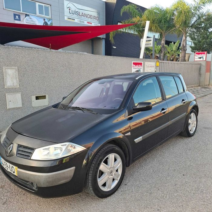 Renault Megane de 2003 em bom estado com poucos KMS