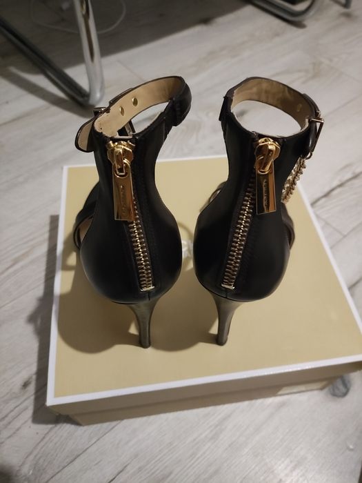 Sandały na obcasie Michael Kors 37