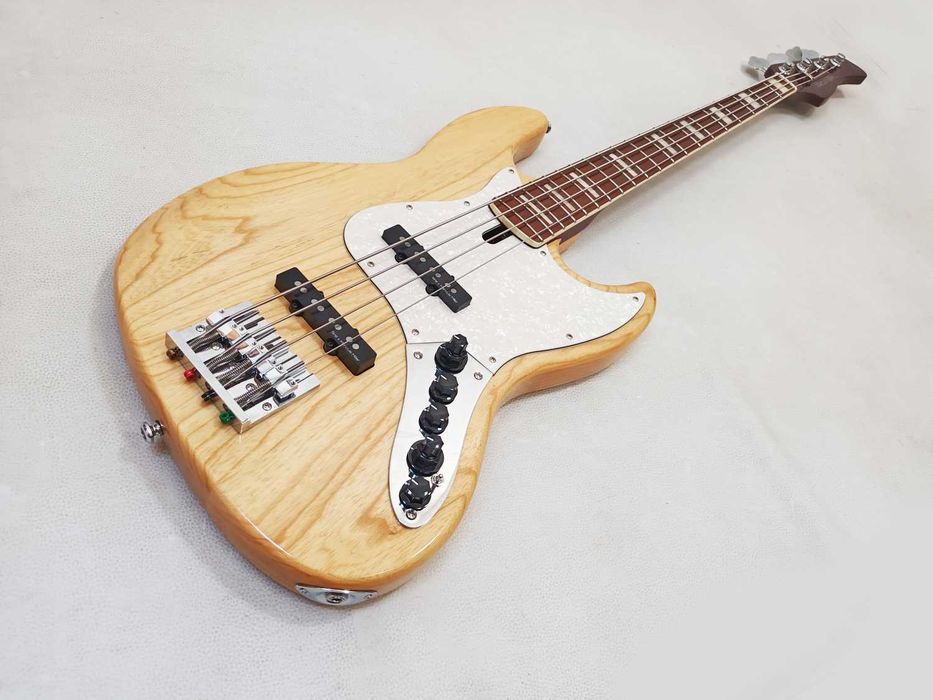 Sire Marcus Miller V8 Ash