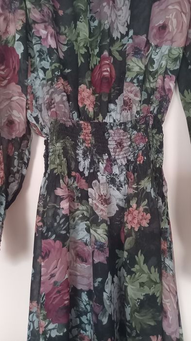 Sukienka Zara w kwiaty rozmiar  S