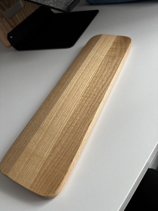 Підставка під запʼясття і підставка для ноутбука/планшета