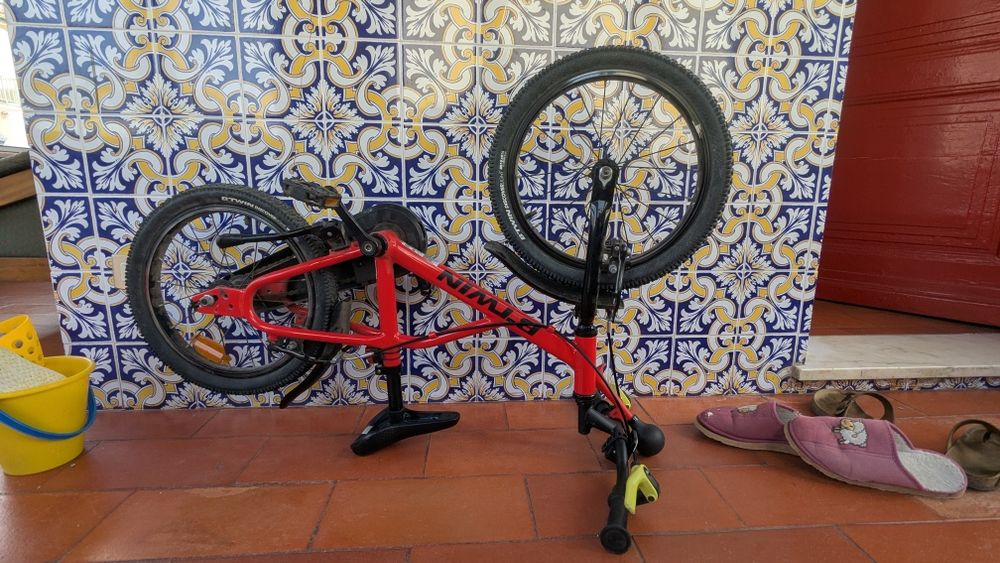 Bicicleta vermelha roda 16
