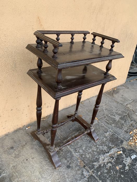 Mesa de apoio vintage antiga em madeira