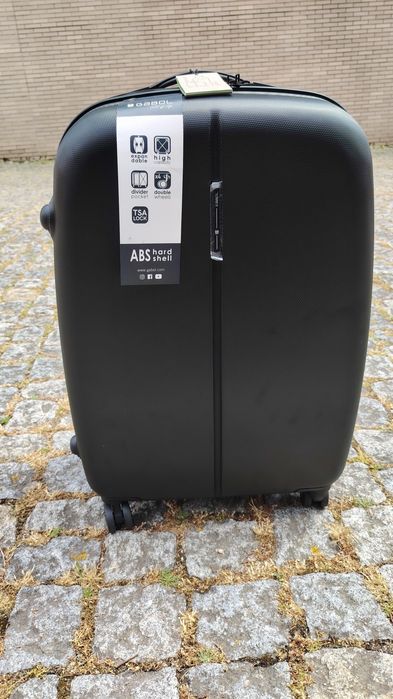 Gabol Paradise Xp preta, feita de plástico ABS rígido e resistente (Nova)