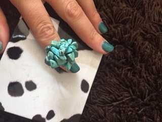 anel com pedras azul turquesa