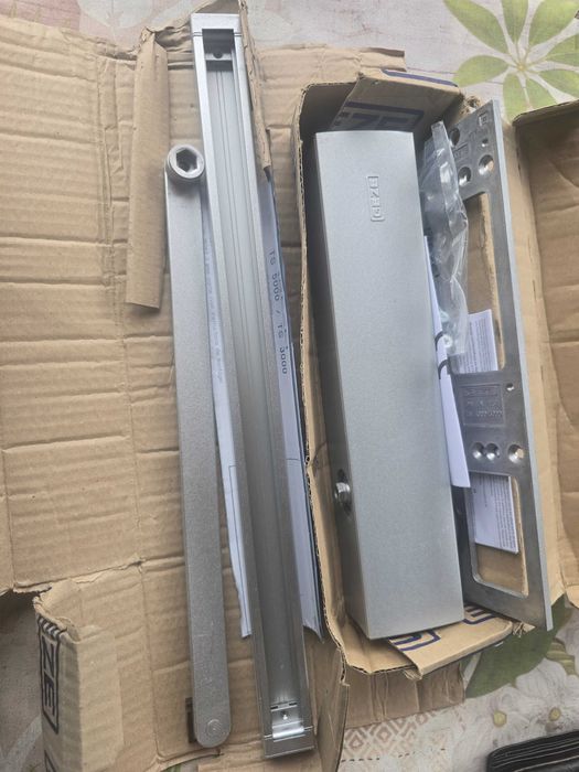 Samozamykacz do  Drzwi GEZE TS 5000