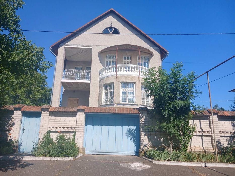 Здам дім з басейном. Санжійка.