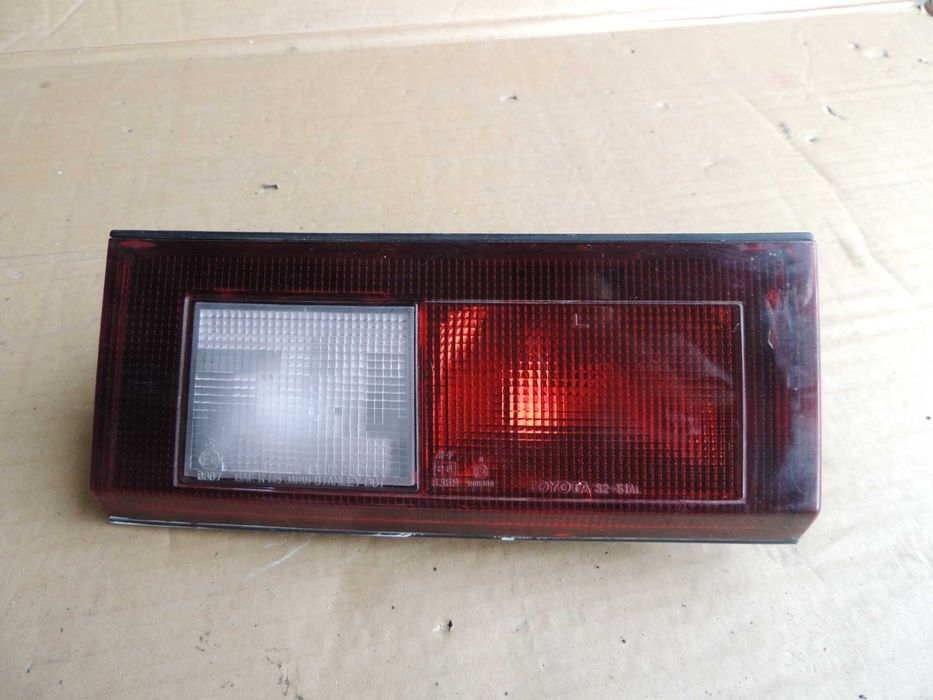 Lampa tył tylna lewa w klapę europejska Toyota Camry II 2 88-92 KOMBI