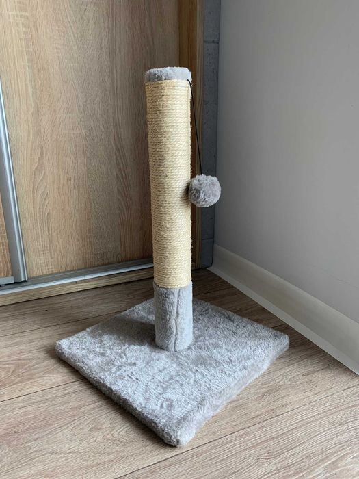Drapak dla kota słupek z piłką szary 30x30x45