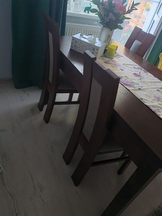 Stół rozkładany plus 4 krzesła