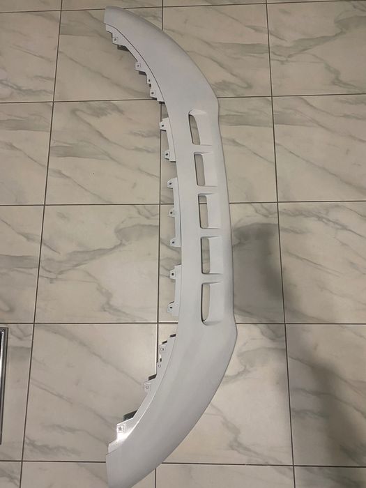 Спойлер переднього бамперу 8R0807061E