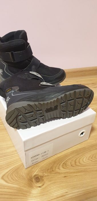 Продам  зимові чоботи на хлопчика (оригінал)