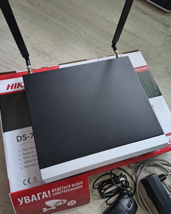 Відеореєстратор Hikvision DS-7108NI-K1/W/M (С) + HDD Hitachi 2 Tb