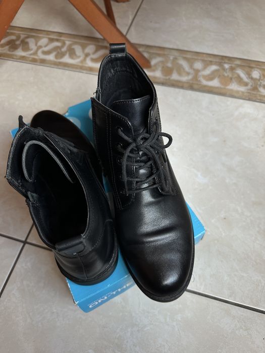 Жіночі шкіряні демісезонні чоботи