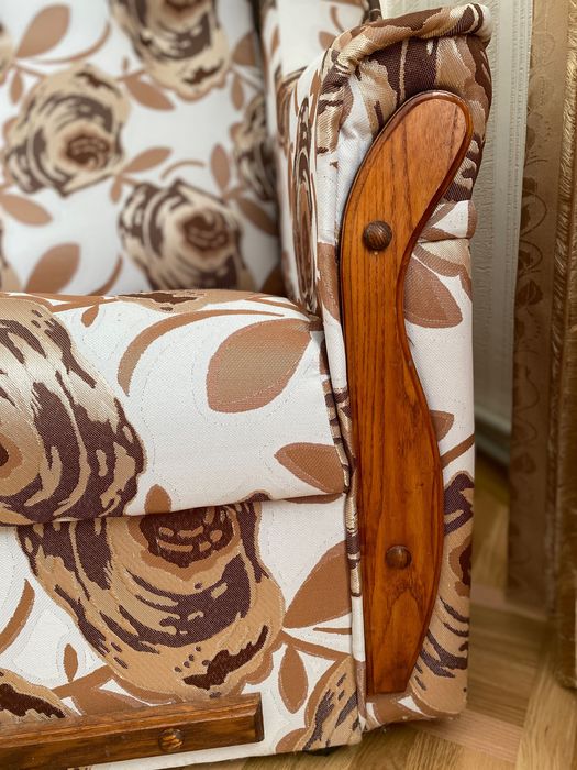 Мʼякі крісла і стільчики