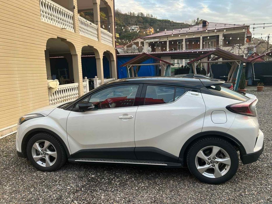 Продам авто TOYOTA C-HR
